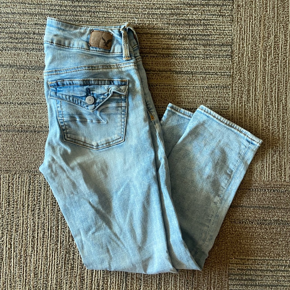 american eagle super stretch artist crop light wash jeans!!